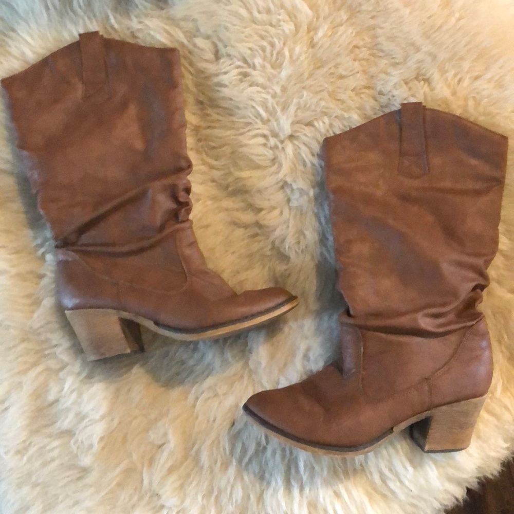 Slouchy western boots